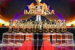 William Bonner recebe 33 estatuetas do Troféu Imprensa no SBT