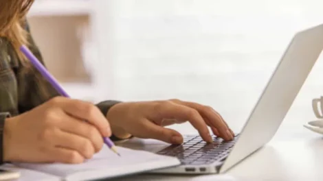 7 em cada 10 formados em licenciatura EAD de português e matemática ficam abaixo do básico