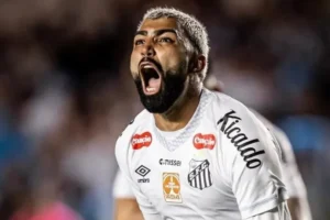 À disposição no Santos, Gabigol tem números discretos no gramado sintético