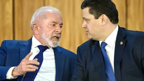 Alcolumbre pede agenda com Lula para restabelecer relação após derrota de Messias