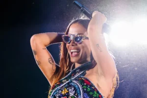 Anitta lança música para a Copa em parceria com Lisa, do Blackpink, e rapper Rema