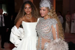 Aos 14 anos, Blue Ivy estreia no Met Gala ao lado de Beyoncé