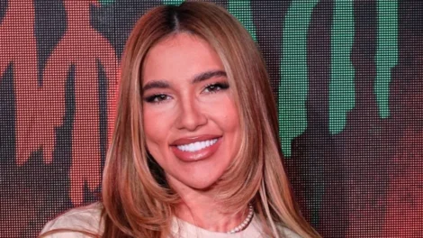 Após anunciar término, Virginia deixa a Espanha e retorna ao Brasil