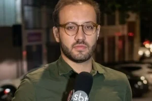 Apresentador liga ao vivo para a polícia após repórter do SBT ser agredido