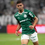 Arthur sofre edema, e Palmeiras segue com problemas na lateral