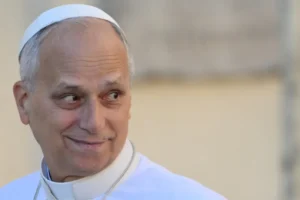 Atendente “desliga na cara” do papa Leão em ligação com o banco