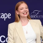 Atriz de 'Succession', Sarah Snook estrelará minissérie de 'Os Passáros', clássico de Hitchcock