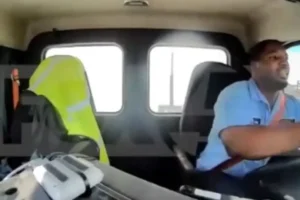 Avião bate contra poste e camião que circulava em estrada nos EUA