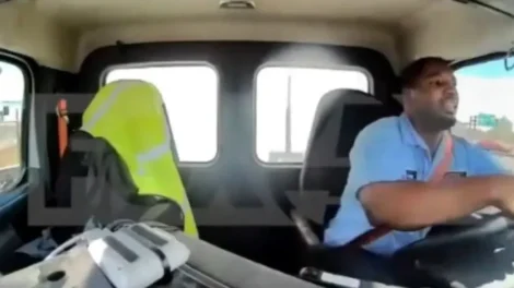 Avião bate contra poste e camião que circulava em estrada nos EUA