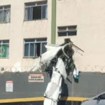 Avião cai, se choca em prédio e deixa pelo menos dois mortos em BH; vídeo