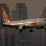 Avião cargueiro da Gol sai da pista após pouso em Salvador