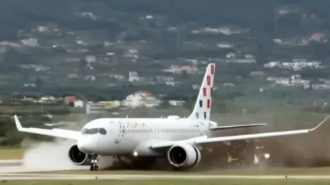 Avião derrapa e sai da pista durante decolagem na Croácia