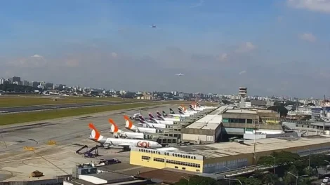 Aviões passam a 22 metros de distância e quase colidem em Congonhas