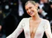 Bella Hadid recria look icônico de Jane Birkin em Cannes; veja as fotos