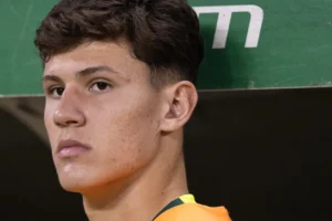 Benedetti tem lesões ligamentares no tornozelo e vira baixa no Palmeiras
