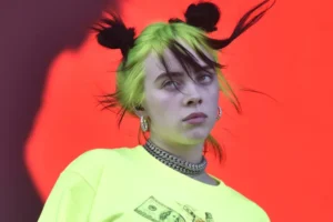 Billie Eilish relembra trauma com assessoria de imprensa aos 14 anos