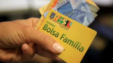 Bolsa Família de maio começa a ser pago para 19,1 milhões; veja calendário e quem recebe