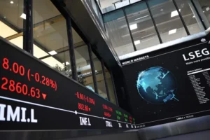 Bolsas da Europa recuam após troca de ataques entre EUA e Irã e ameaça tarifária de Trump