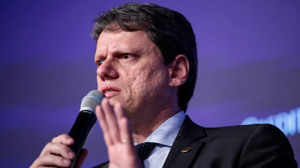 Bolsonaristas veem Tarcísio distante e querem apoio maior a Flávio