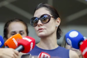 Bolsonaro é levado a hospital para passar por cirurgia, diz Michelle