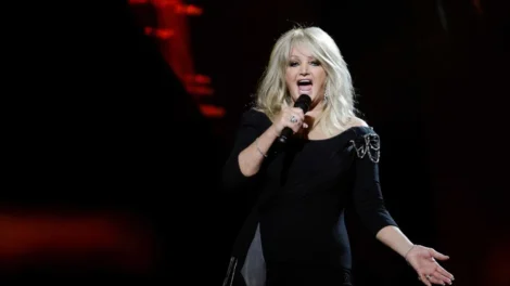 Bonnie Tyler, da canção 'Total Eclipse of a Heart', se recupera após emergência