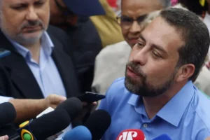 Boulos volta a criticar “terrorismo econômico” contra fim da 6 por 1