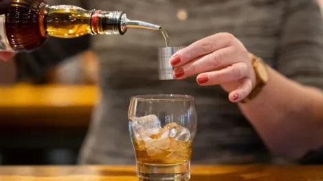 Brasil terá menos fumantes, mas maior consumo de álcool e ultraprocessados até 2030