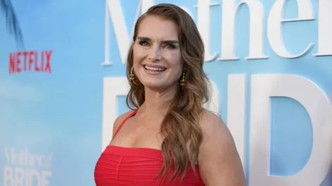 Brooke Shields diz que filhas descobriram romance com JFK Jr. por série