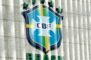 CBF prevê regra para punir clubes por pressão de torcidas em atletas em CTs