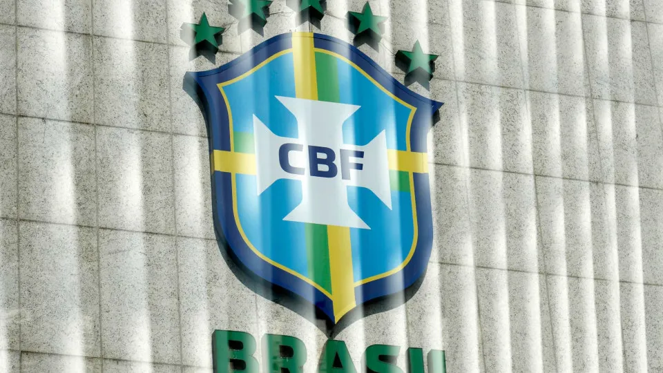 CBF prevê regra para punir clubes por pressão de torcidas em atletas em CTs