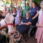 Café da tarde leva alegria e momentos especiais para idosos na Expoingá