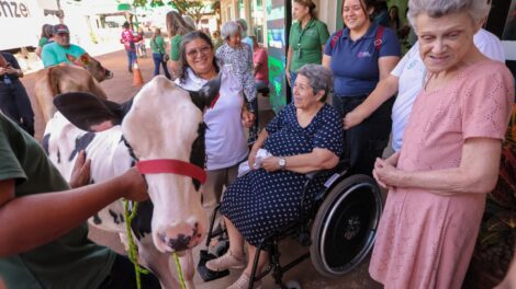 Café da tarde leva alegria e momentos especiais para idosos na Expoingá