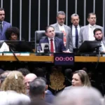 Câmara aprova em primeiro turno PEC que acaba com escala 6x1 e reduz jornada para 40 horas