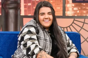 Cantora Yasmin Santos desabafa sobre fim de noivado com influenciadora