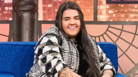 Cantora Yasmin Santos desabafa sobre fim de noivado com influenciadora