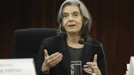 Cármen Lúcia relata que evitava reclamar do trabalho para não ser estigmatizada