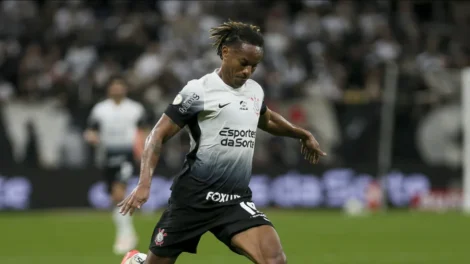 Carrillo conquista Diniz, 'fura fila' e ganha espaço no Corinthians