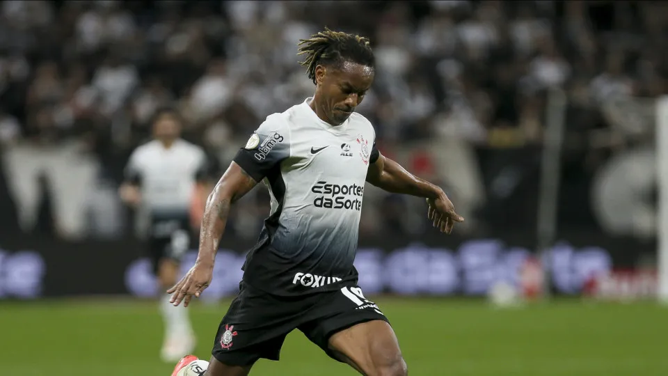 Carrillo conquista Diniz, 'fura fila' e ganha espaço no Corinthians