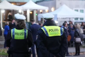 Carro atropela multidão e mata dois no centro de Leipzig, na Alemanha