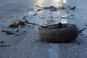 Casal morre em acidente entre carro e caminhonete 20 dias após o casamento
