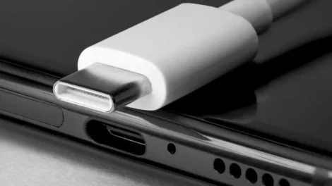 Celular não carrega? Problema pode estar na entrada USB; veja o que fazer