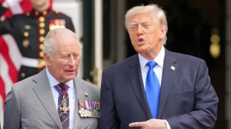 Charles teria ficado enojado ao descobrir que é primo de Trump, diz site