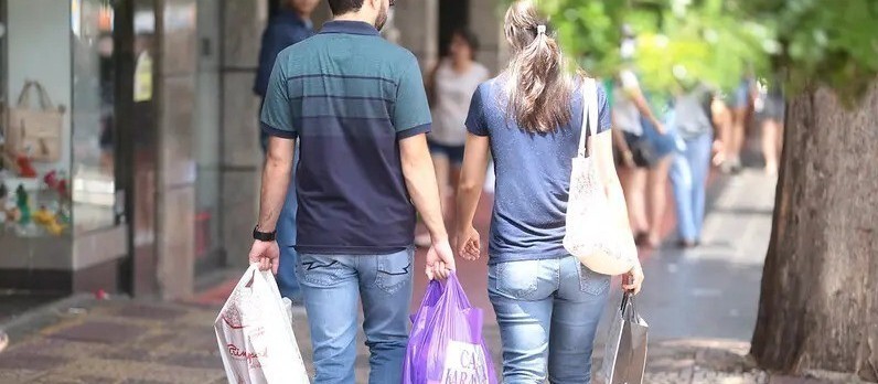 Comércio de rua em Maringá lidera intenção de compras para o Dia das Mães, aponta pesquisa