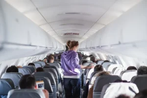 Comissário de bordo revela o lugar mais nojento do avião (e não é o WC)