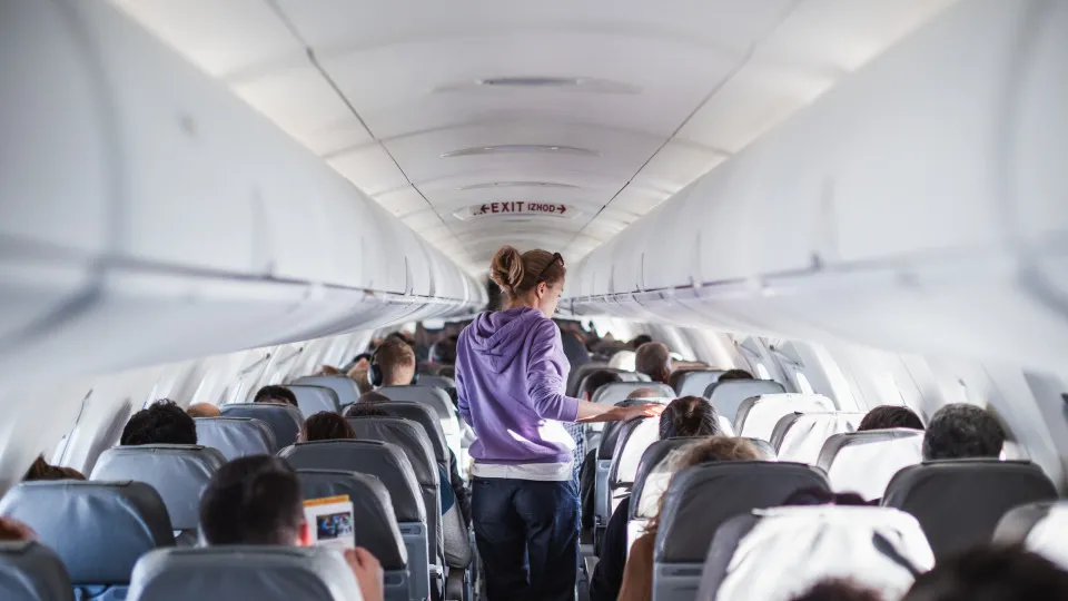 Comissário de bordo revela o lugar mais nojento do avião (e não é o WC)