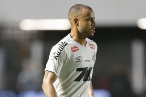 Como Zé Ivaldo e Tiquinho ajudam a entender a situação de Mayke no Santos