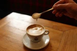 Como o café afeta o seu intestino e cérebro