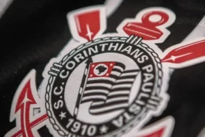 Corinthians avalia mercado de forma discreta e tem cautela com empresários