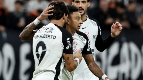 Corinthians derrota Peñarol para seguir 100% na Libertadores