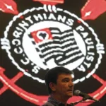 Corinthians: queda de Andrés teve bate-boca, vice expulso e espuma
